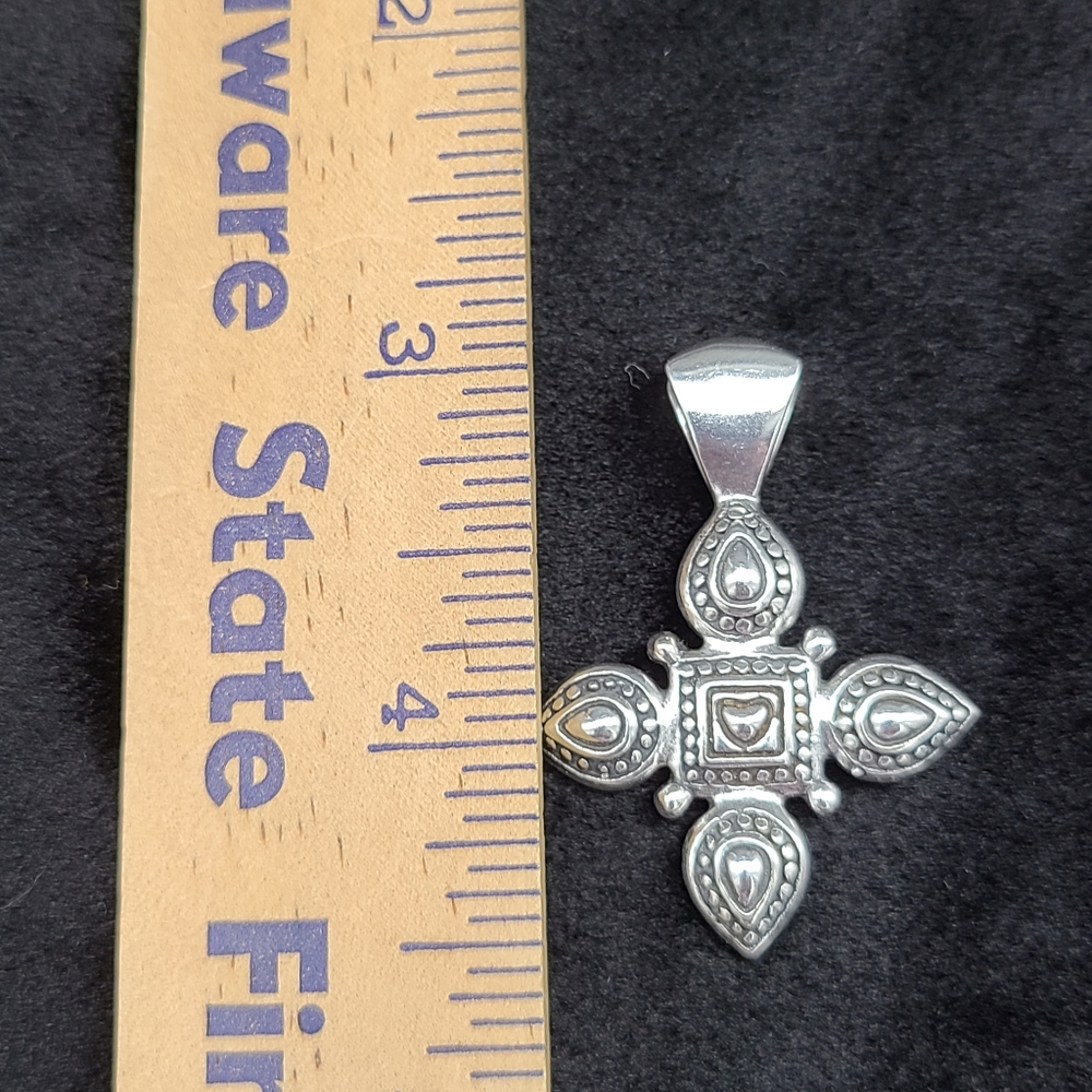 Vintage QT Sterling Silver Maltese Cross Pendant - Picture 6 of 7